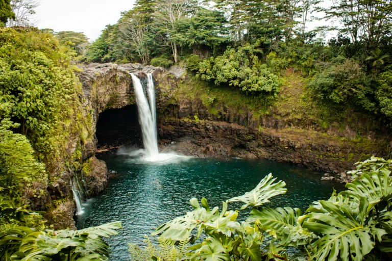 Rainbow Falls surrounded by tropical greenery in Hilo, Hawaii